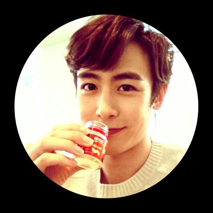 JamesAWattpad's tweet image. Red bottle :) @pinkyjhewelii @FancyAWattpad