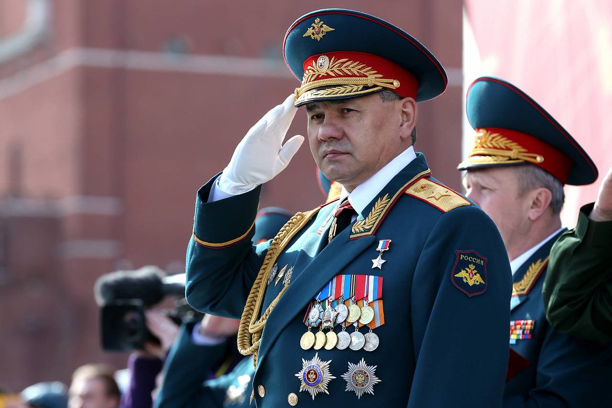 ロシア連邦最高勲章「聖アンドレイ勲章」を佩用するショイグ国防相