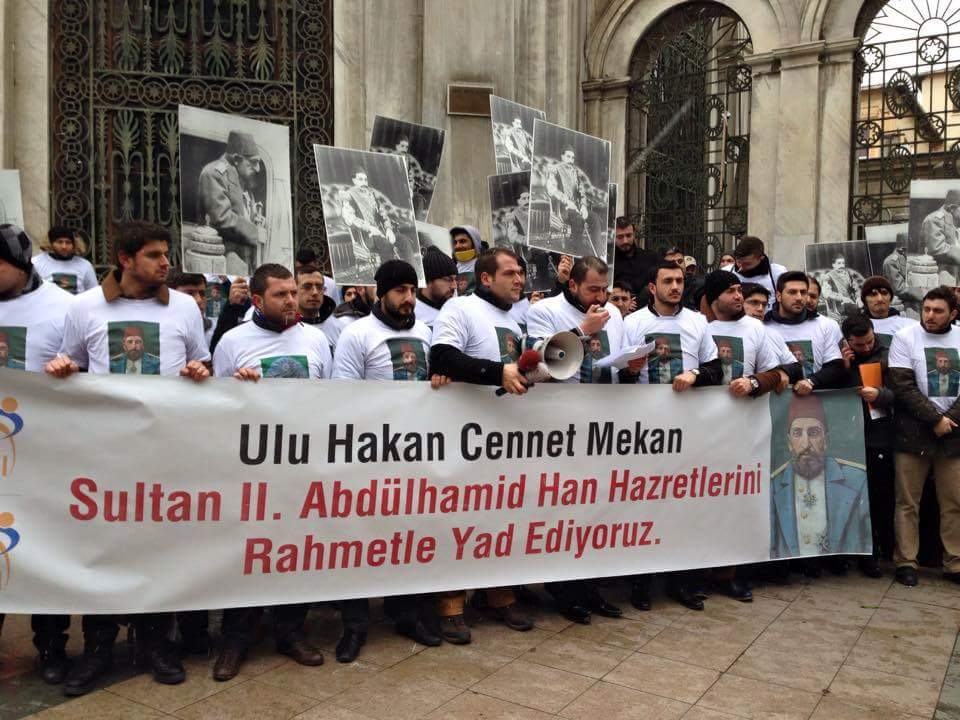 Cennet mekan Sultan II.Abdulhamid Han'ı kabri başında anıyoruz...
#AbdülhamidhanıRahmetleAnıyoruz