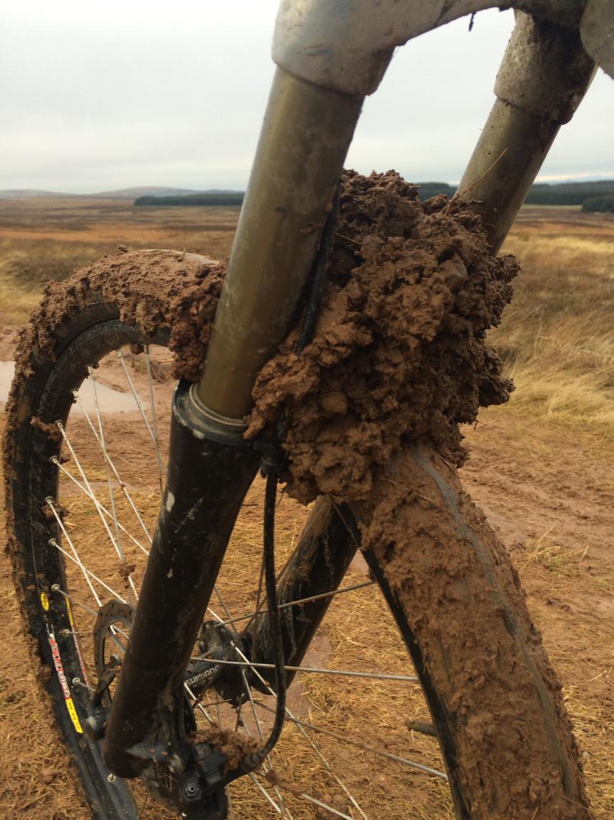 pentlandranger's tweet photo. clay soil clogging the #mtb today in the #pentlands a #heavygoing #slog but still enjoyable http://t.co/bEtdq3lWZg