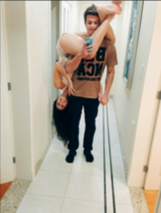 J_Hechoss's tweet photo. Tengo un mono colgando de mi😂😂🙊🐒''-Justin
Callaa, feo.- comentó _____ http://t.co/5oJsTR8gHI