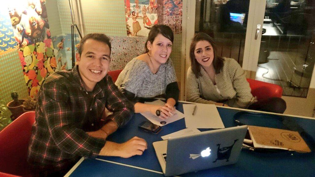 escuelacomplot's tweet photo. ¡Por grupos y cerquita nuestros #Comploters se ponen manos a la obra! http://t.co/3yH2aSL9Hl
