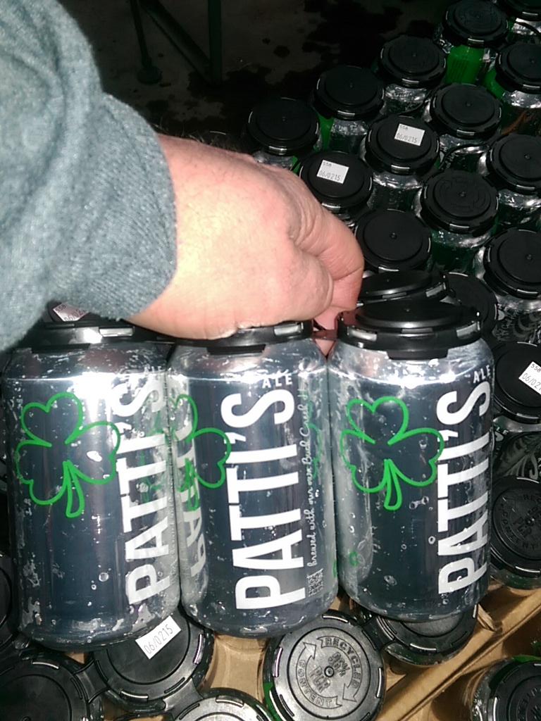 GreatRiverScott's tweet photo. Contract beer for Buck Creek Brewing it is delicious.@TitzBeer http://t.co/PO4T9KJ2Kc