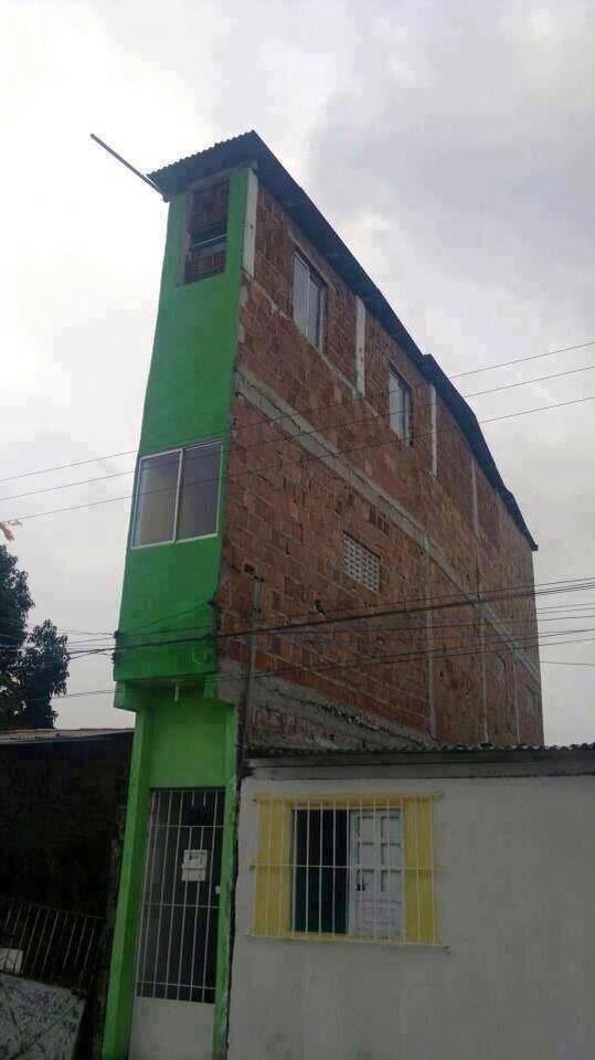 ArquiMaestros's tweet photo. Vivienda al límite.
Seguro que nunca habías visto un edificio más estrecho que éste...De la anchura de una puerta! http://t.co/D2fny0RdYc