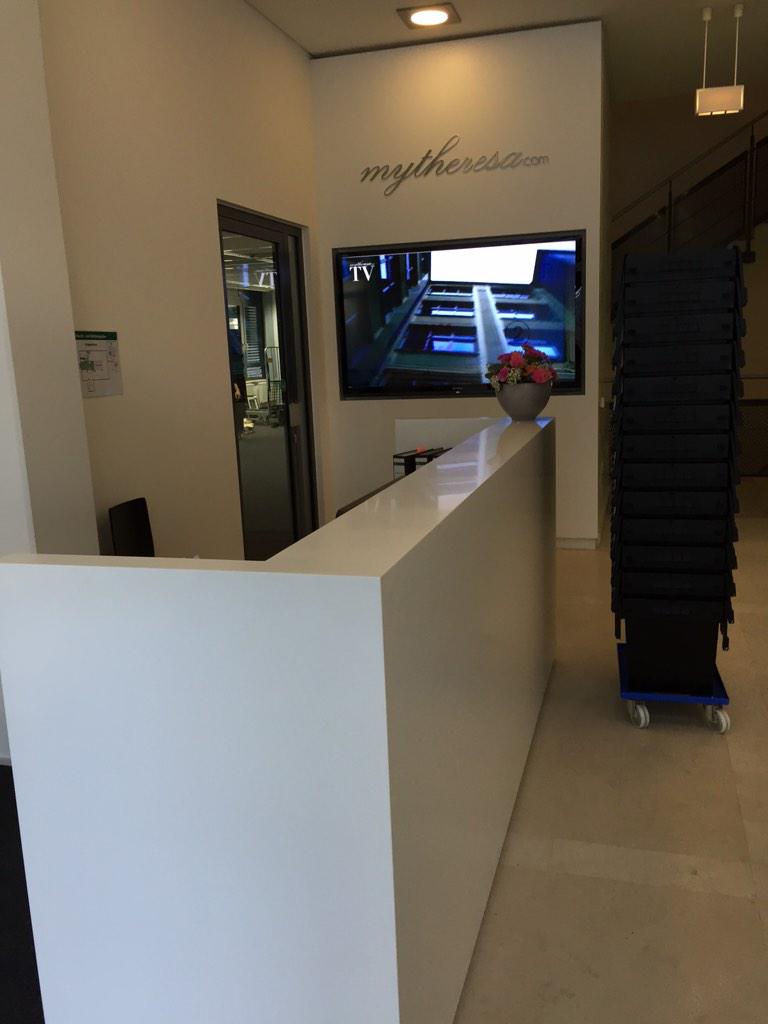 Auch mytheresa.com zieht #federleicht um.
#Feder_Box - federleicht #umziehen