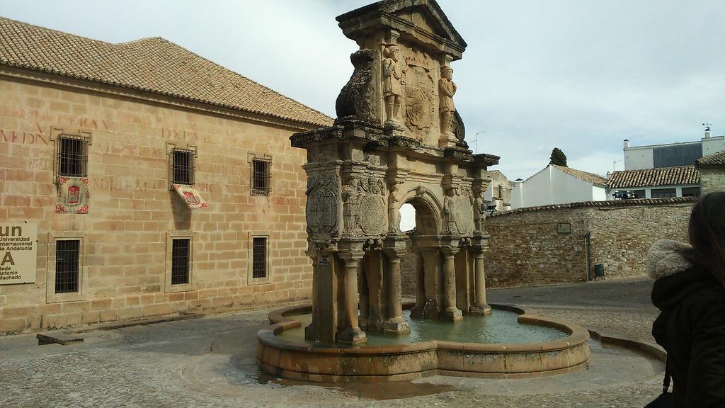 Albiiiux_'s tweet photo. Baeza, encuentro de estilos arquitectónicos @lasitamar http://t.co/OUivx4oHoL