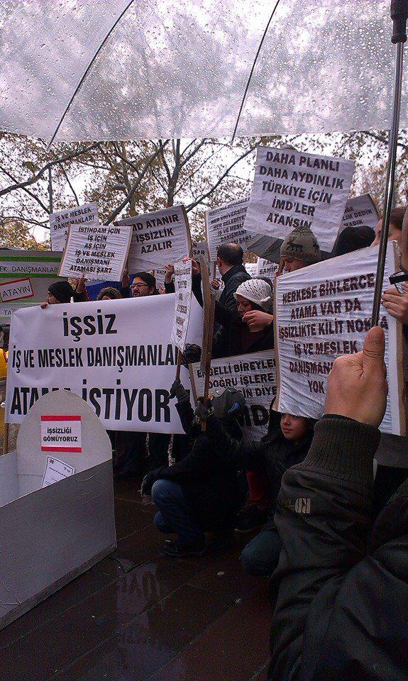 #İsveMeslekDanısmanlarına10000Kadro <a href="/memetsimsek/">Mehmet Simsek</a> <a href="/Ahmet_Davutoglu/">Ahmet Davutoğlu</a> <a href="/csgbfarukcelik/">Faruk Çelik</a> <a href="/NusretYazici/">Doç. Dr. Nusret Yazıcı</a> <a href="/haliletyemez/">🇹🇷Halil Etyemez .</a>  99