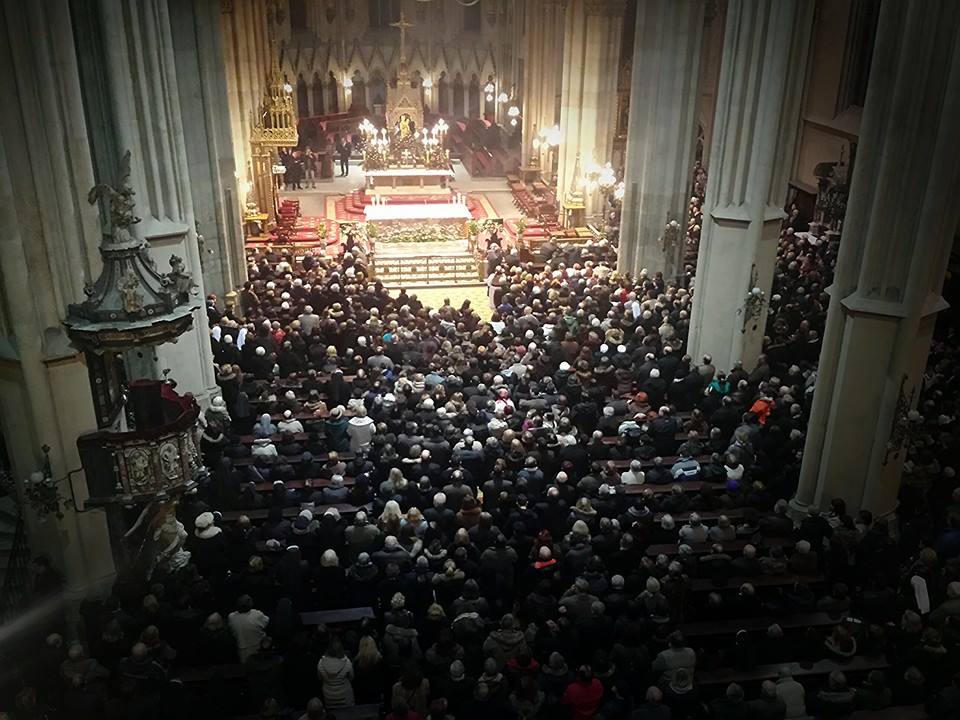 fatherBorna's tweet photo. Take a look at this photo just taken in the #CardinalStepinac's Cathedral in #Zagreb #Croatia #Stepinčevo15 http://t.co/LKsqvH3DrW