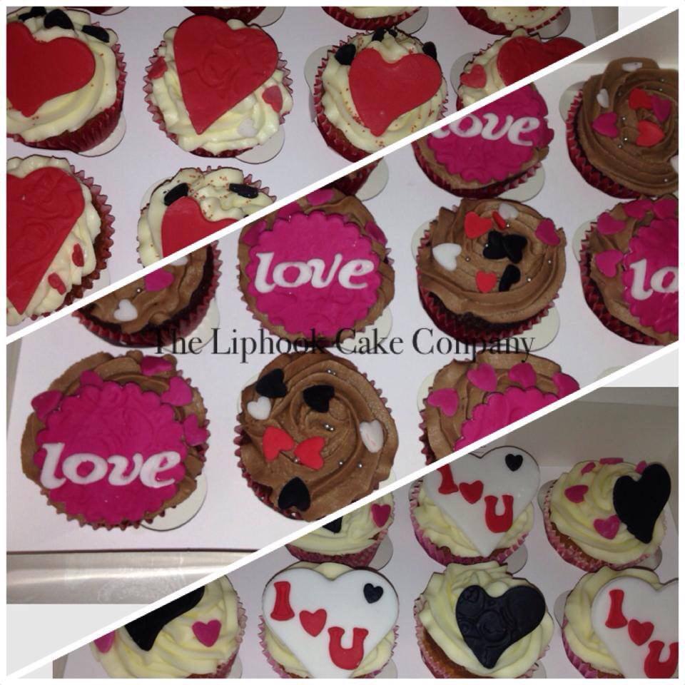 LiphookCakeCo's tweet photo. #ValentinesDay  cupcakes still taking orders box of 2 £5 box of 4 £7.50 http://t.co/V8VSHFWF2l