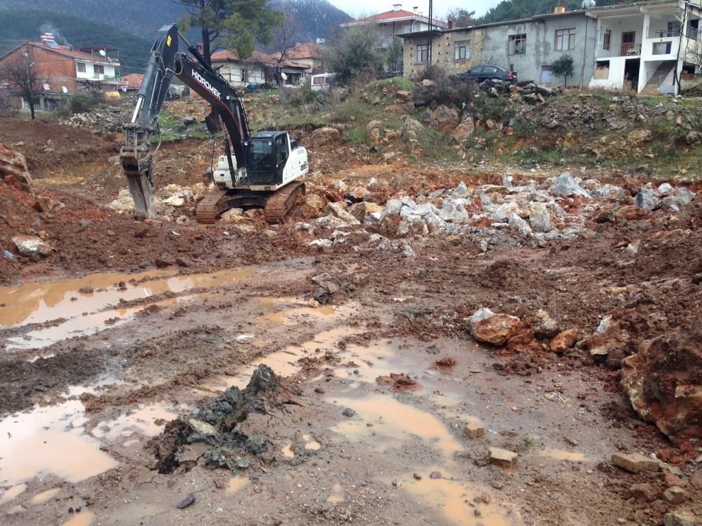 Emniyet Amirliğimizin yeni hizmet binası inşasına başlandı, temel açma işi hızla devam ediyor. İlçemize hayırlı olsun
