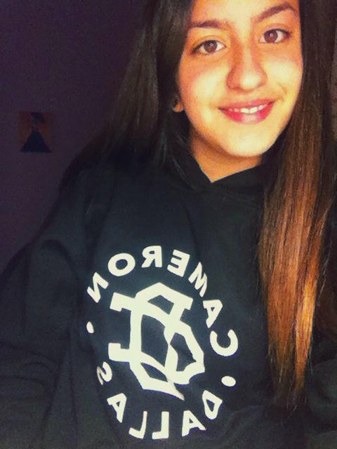 glowdrizzy's tweet photo. @camerondallas MY HOODIE FINALLY ARRIVED😍😍IT'S COMFY AF, I AM RIPPIN' IT❤️ #CamsMerch http://t.co/gOS9XSqH1T 131