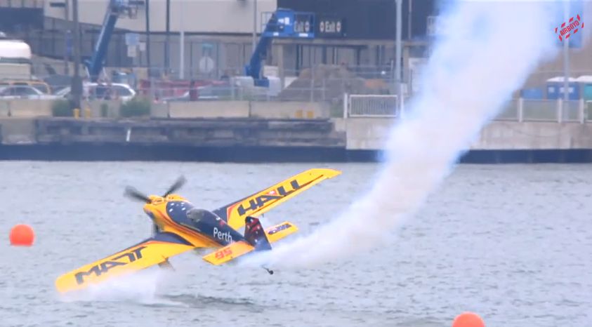Australia's Matt Hall misjudged behind the controls of airplane he barely saves the airplane  a1le.bz/RB-AirRace