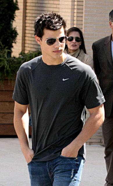 Happy Birthday my favlove:* Taylor Lautner      