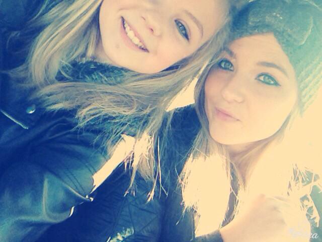 KimWaine's tweet photo. Me and my baby girl #lovehersomuch #motherdaughter 😘 http://t.co/t8ZDj93DEv