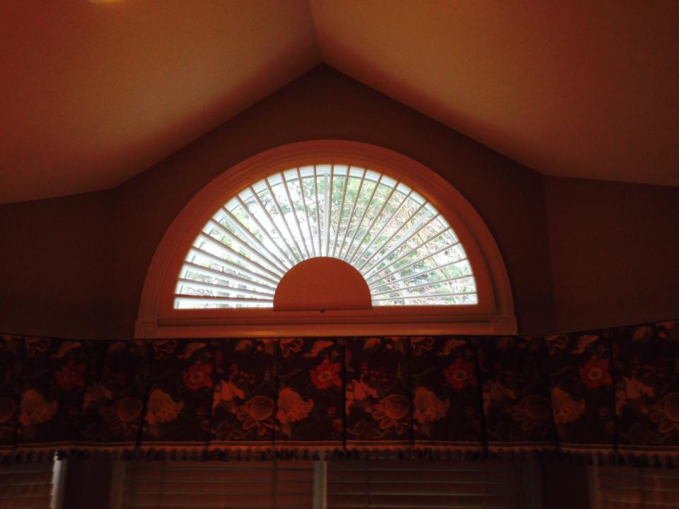 Timmswindowfash's tweet image. Shaped shutter @Timmswindowfash
