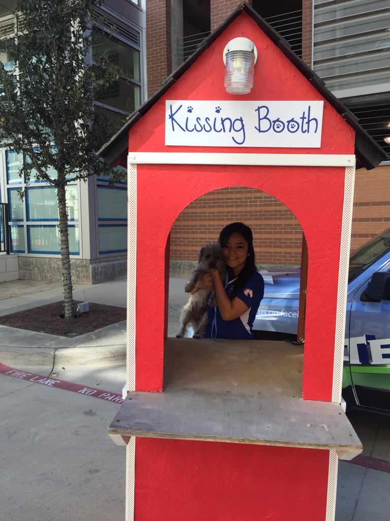 Karem_TXTCU's tweet photo. Last chance to come fall in love w/ YOUR new best friend at Texas Trust at UTARLINGTON!!🐶😘 #Uta http://t.co/19Bvw1gZYh