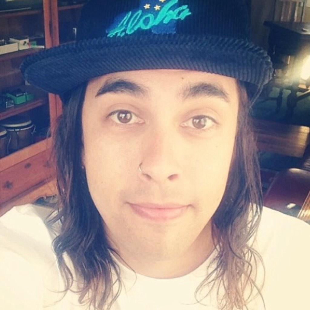 Happy birthday to the fabulous Vic Fuentes!      