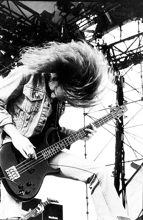 Happy birthday Cliff Burton of You took base playing to another level. 