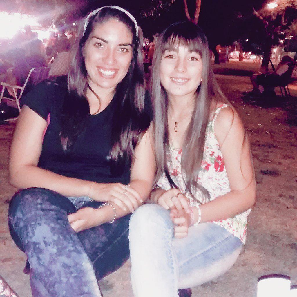 ValenOlaviaga's tweet photo. #Hermanaas 💖 http://t.co/WG7r4RABR2