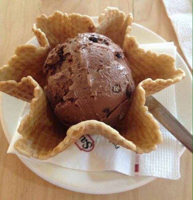SantaClara_Gdl's tweet photo. El 13 14 15 en la compra de un helado te regalamos una bola de helado de ROMANCE Aplica restricciones @GDLFollow http://t.co/vv014o7GxM