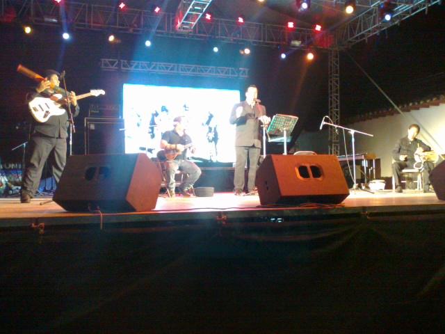 Presentación de 'Los Mapachistas' en el foro principal del Festival de Artes en Coita. Tenemos casa llena!