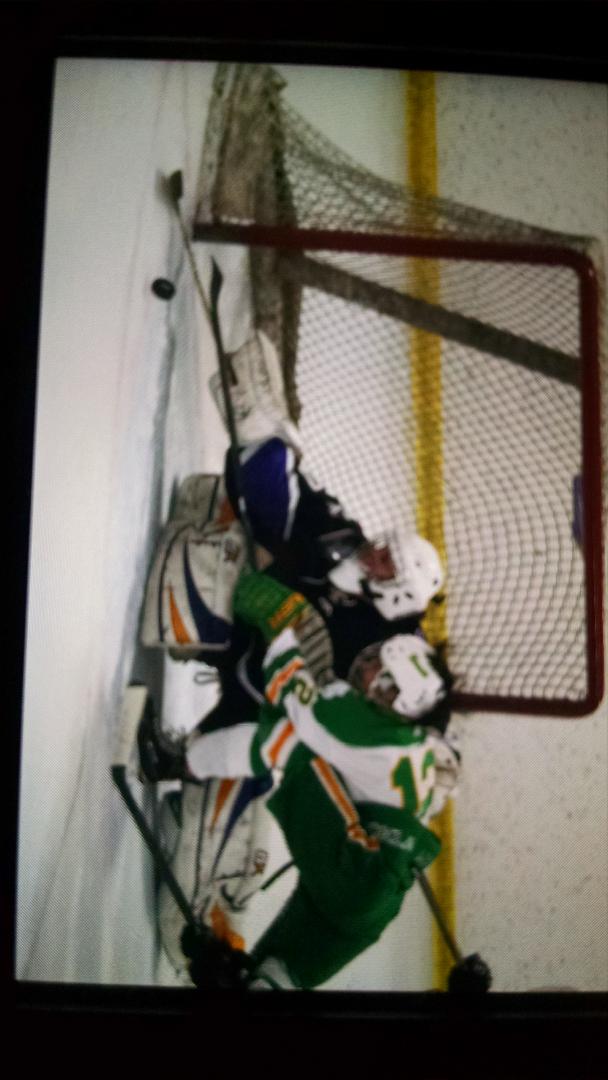 End of 1: (2) Edina 1, (3) Chaska/Chanhassen 1. Good chances each way. Shots 8-4 CC