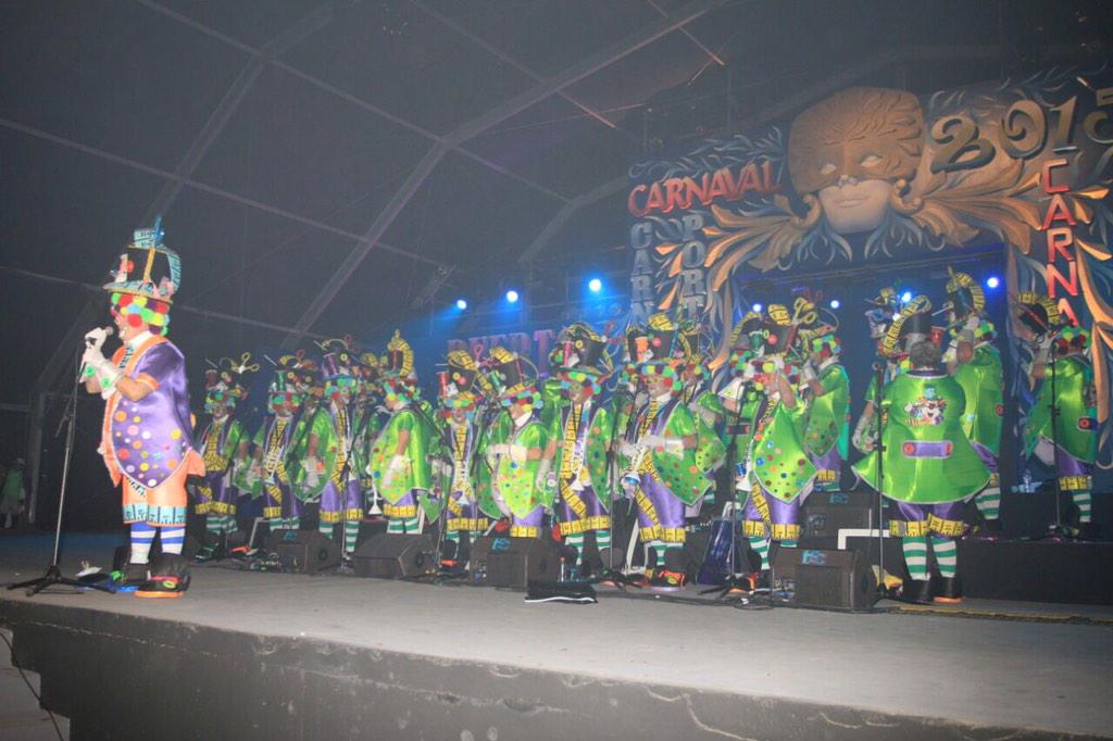 rubenbetancort's tweet photo. #MurgasLZT | Algunas fotos de la actuacion de @desperdigaos en esta segunda fase del carnaval de Arrecife http://t.co/FCXeyFoUhp