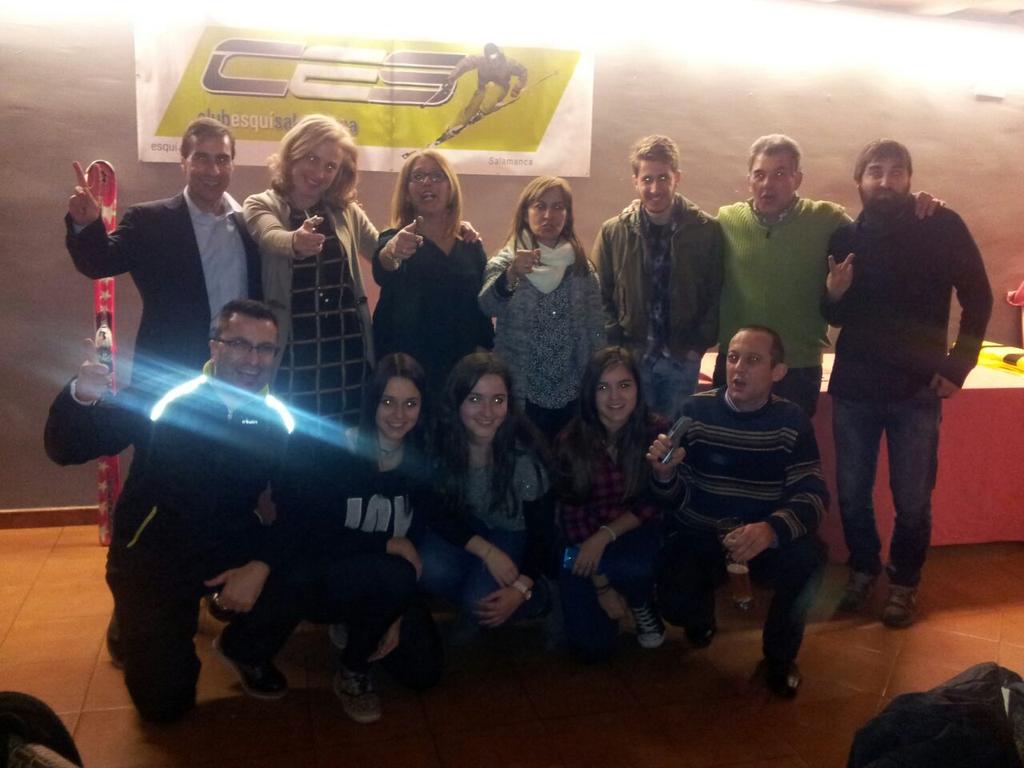 La comisión de festejos en el <a href="/RufoSalamanca/">Rufo's</a>, preparando los disfraces de carnaval para <a href="/baqueira_beret/">Baqueira Beret</a>. #getateam