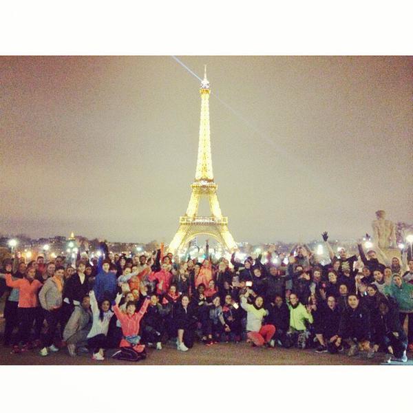 JustineLarlet's tweet photo. J'ai testé une session #WeRunParis ac le #Run75Crew !Musique, bonne ambiance, #Paris by night ..à refaire thx @Nike ! http://t.co/1YT1GA5kwd