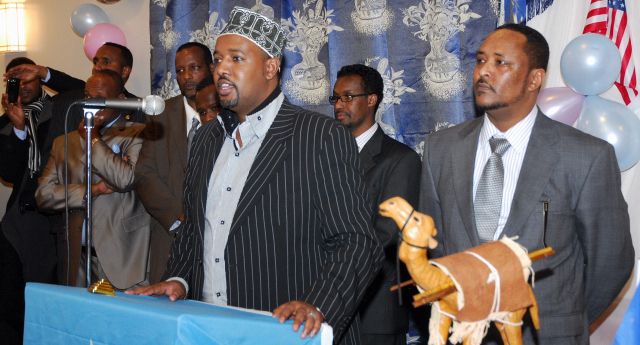 Lasanod2007's tweet photo. G. Jaamac &amp; Cabdul Caga-Lule qudbaddii Buuhoodle waxay u ekayd in deeradu dhex miranaysay, malaha geelaaba dhex mirta http://t.co/7tnz6UE9v1