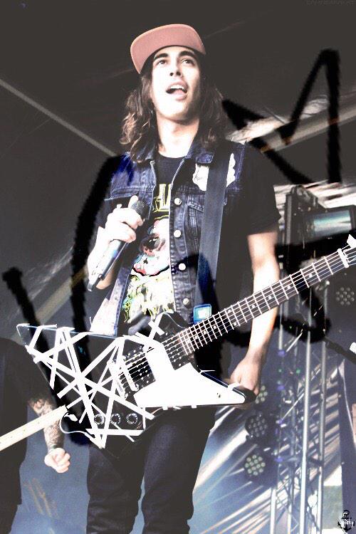 Happy birthday to the best human being himself Vic Fuentes     