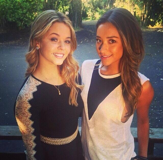 townsofrosewood's tweet image. @ABCFpll RT and use #EmisonIsPerfect in a tweet please help us trend #EmisonIsPerfect @shaymitch @AshBenzo