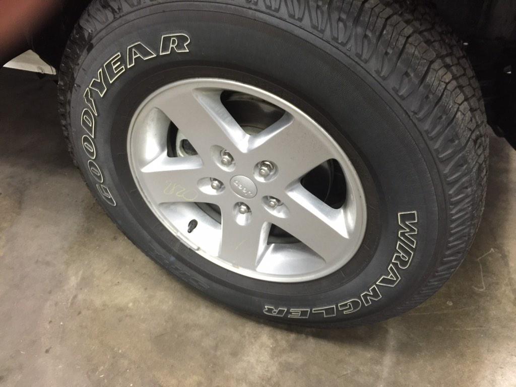 roylewis487's tweet photo. @stevesautova tires on a Jeep Wrangler #Jeep #goodyeartire http://t.co/QRrLUbVLuM