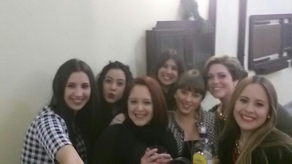 buenbu's tweet photo. Noches de ensayos... ❤ #2 !!!!! http://t.co/yJaBRclUjL