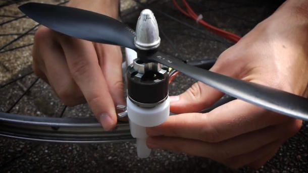 DronesForFun's tweet image. &apos;Drone it Yourself&apos; kit makes everyday objects fly cnet.co/1FvXLbj