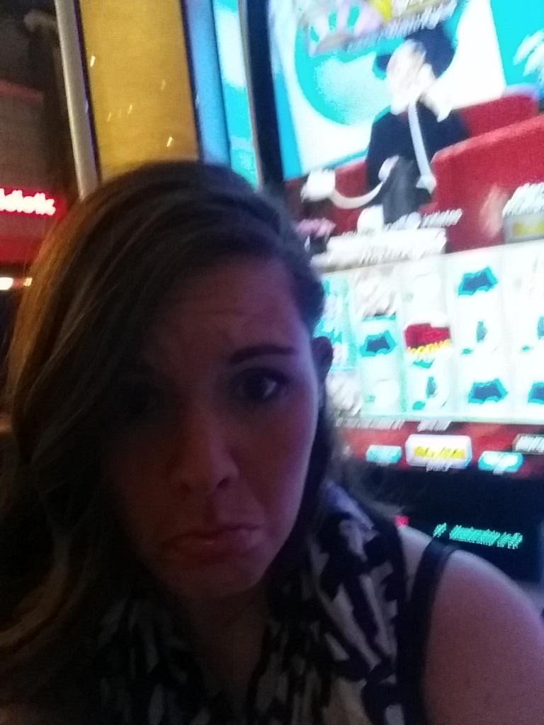 Shawanna333's tweet photo. @TheEllenShow your slot machine didn't treat me very well #brokenow http://t.co/IzzULk8O8W