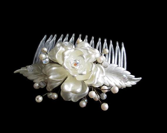 BajanLizard's tweet photo. Vintage White Celluloid Rose Faux Pearl Aurora http://t.co/XyZ8b4QCUl  #craftshout #flowerjewelry #bridalComb #prom http://t.co/WJuwRcszjA