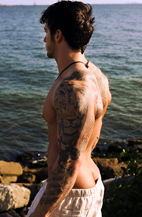 The_Book_Queen's tweet photo. Such a lovely view . . . #BloggerBattles #ManWars http://t.co/NCuDzSA1zI