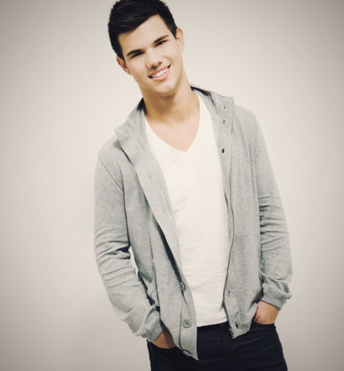 Happy Bday Taylor Lautner 
Cresceu tão rápido 