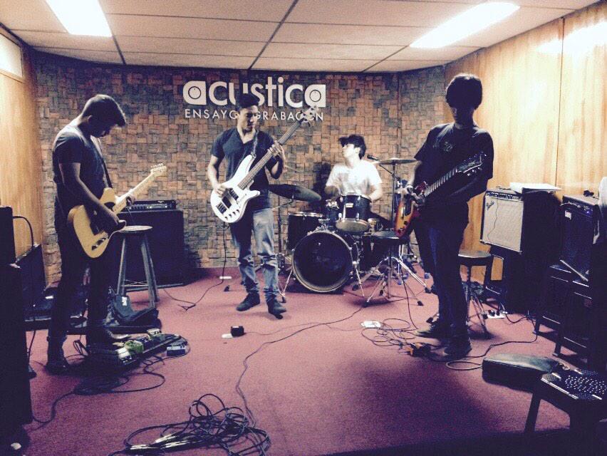 VuesaM's tweet photo. Escucha nuestros dos singles de nuestro EP: #Holograma que saldra muy pronto http://t.co/NOOgaGONM3 http://t.co/RJXoqVIPHB