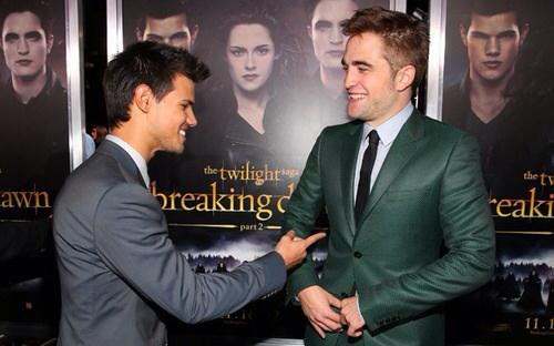 Só sei olhar as fotos e sentir Happy Bday Taylor Lautner 