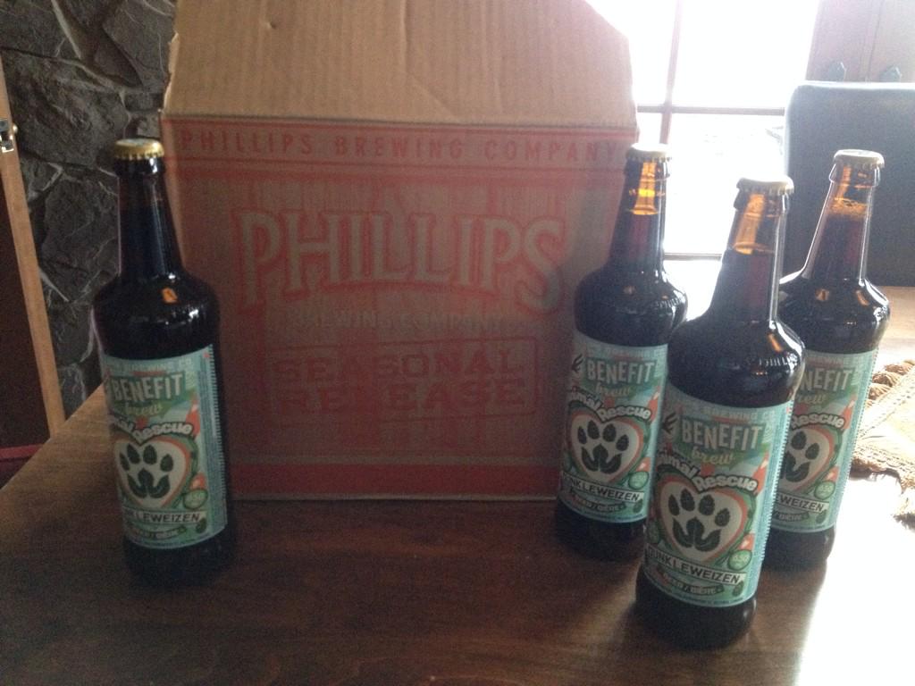 yycdogrescue's tweet photo. Picked up a case of #benefitbrew supporting a great cause @AARCS_Canada @phillipsbeer thanks for #givingback http://t.co/NuAC9UWcEh