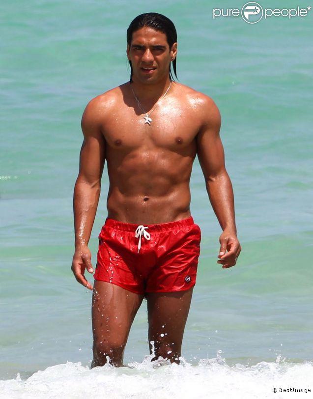Radamel Falcao -->> OMG happy Birthday     