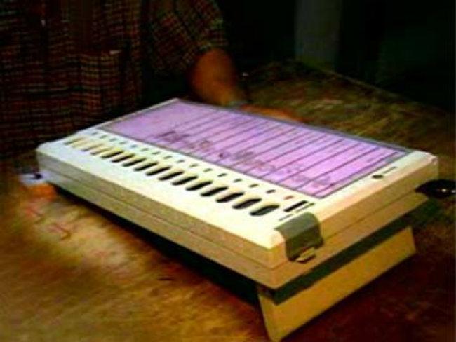 ndtv's tweet photo. Delhi Election Results: 'NOTA' accounted for 0.4 per cent of the total votes http://t.co/4SymLB3Rna #NDTVResults http://t.co/dLPzeM4TBc