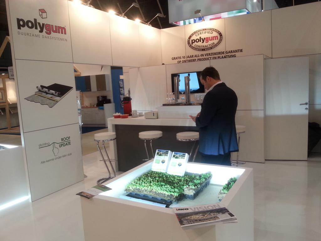 RoofUpdate's tweet image. Gisteren weer een vruchtbare dag...@RoofUpdate  op de stand van @PolygumNederlan  @BouwBeurs15