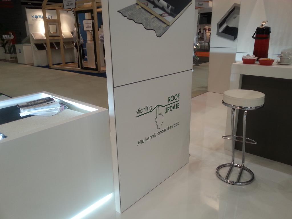 RoofUpdate's tweet image. Gisteren weer een vruchtbare dag...@RoofUpdate  op de stand van @PolygumNederlan  @BouwBeurs15
