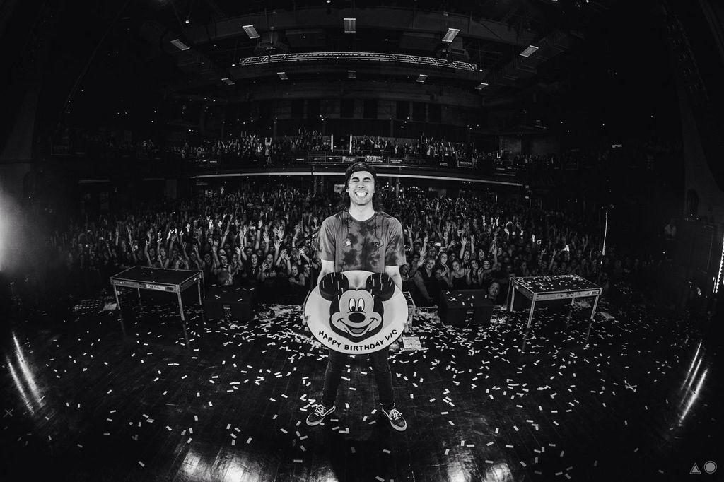 piercethevic's tweet image. Coolest cake I've ever seen!!  Thanks for the bday love!  // 📷 by @ashleyophoto