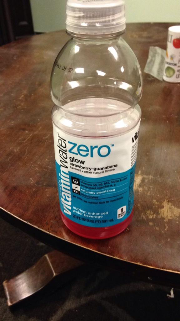 dennis_bench's tweet photo. If you haven't tryed this vitamin water I recommend you do #dankass http://t.co/8HZLbiNtpT
