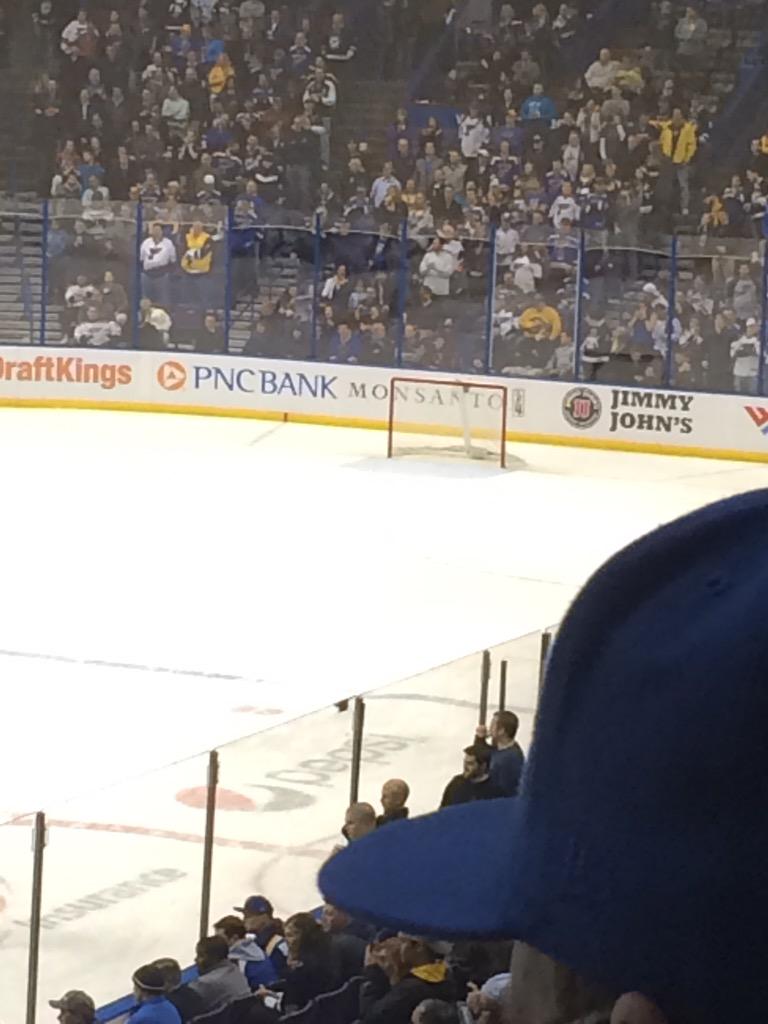 Razielmarie's tweet image. Feed me Seymore! #stlblues #emptynetter