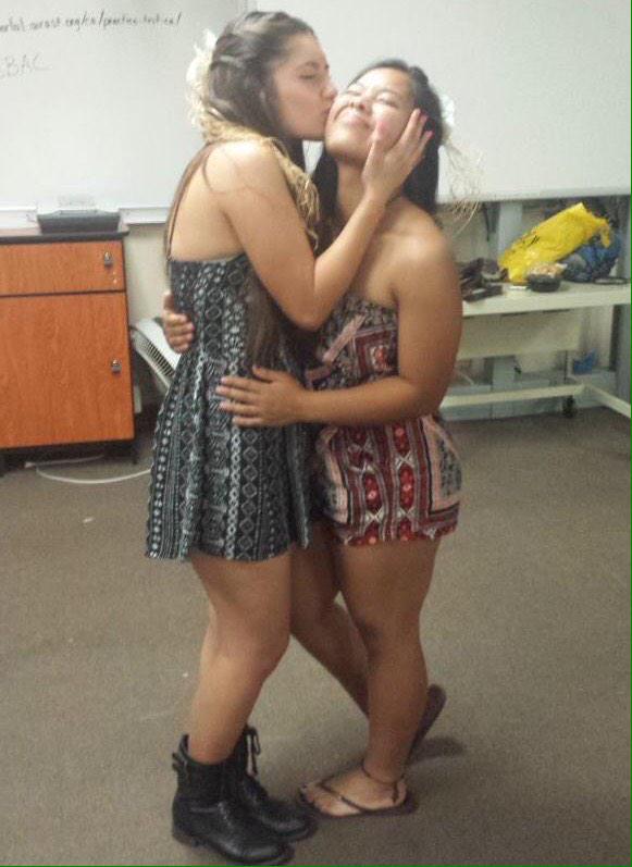 yannieGatlabayn's tweet image. I get it from my mama😜💖👩👧 #motherdaughter #postperformance